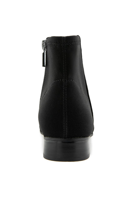 Flora Boot