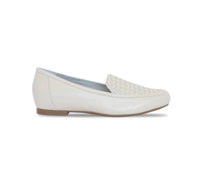 KARTER LOAFER WITH WOVEN LEATHER PLUG IN CREAM - SIDE VIEW